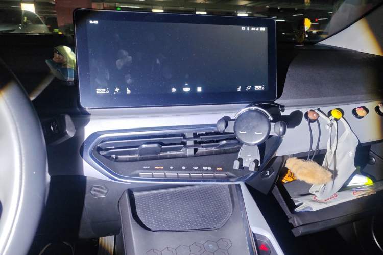 Used Geometry C 2020 Selected Range Edition 550 KM C++ Audio And AC Panel