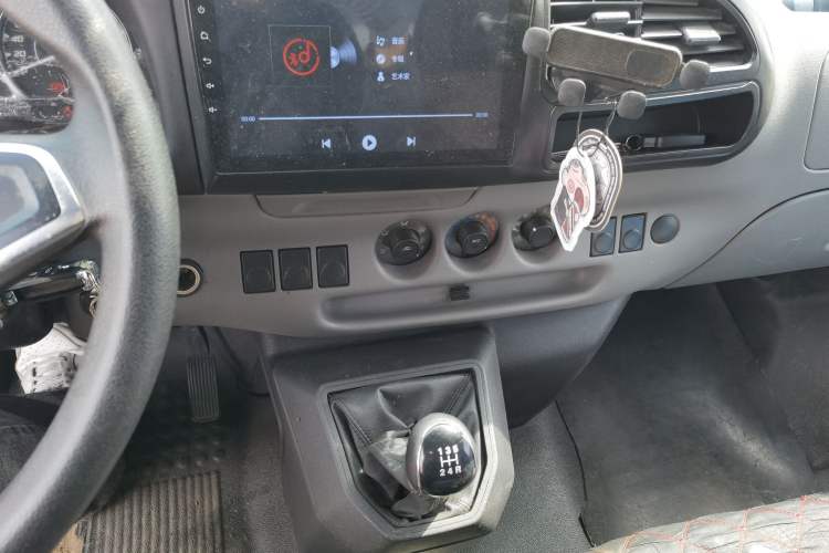 Used JMC Transit 2021 2.8T Space King Taurus Long Wheelbase Mid-Height Roof with Rear Dual Tires 3-Seater Diesel China VI Emission Standard JX493 Audio And AC Panel