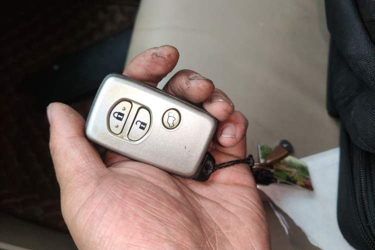 Used Toyota Highlander 2009 2.7L Two-Wheel Drive 7-Seater Supreme Edition Vehicle Key