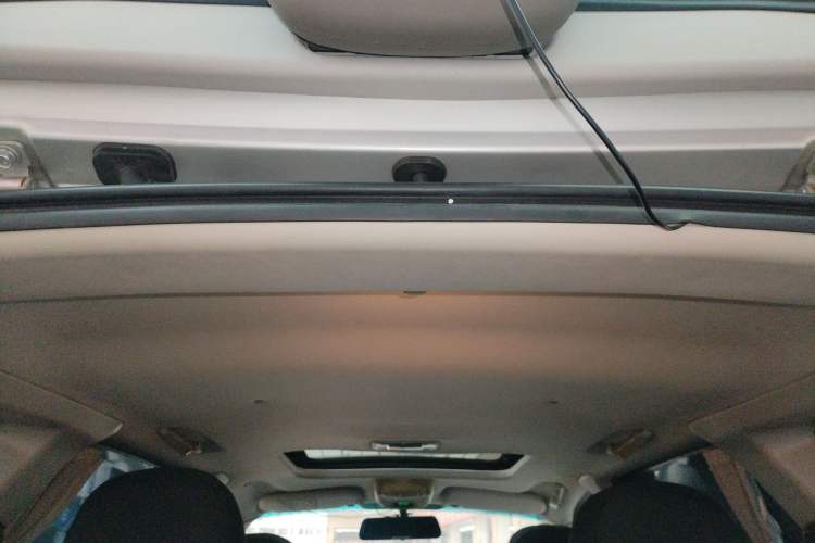 Used Huatai Santa Fe Classic 2015 2.0L Gasoline Manual Transmission Two-Wheel Drive Standard Version
