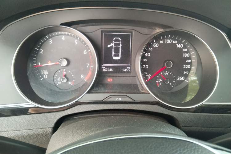 Used Volkswagen Magotan 2019 330TSI DSG Luxury Version China VI Standard Odometer Close Up