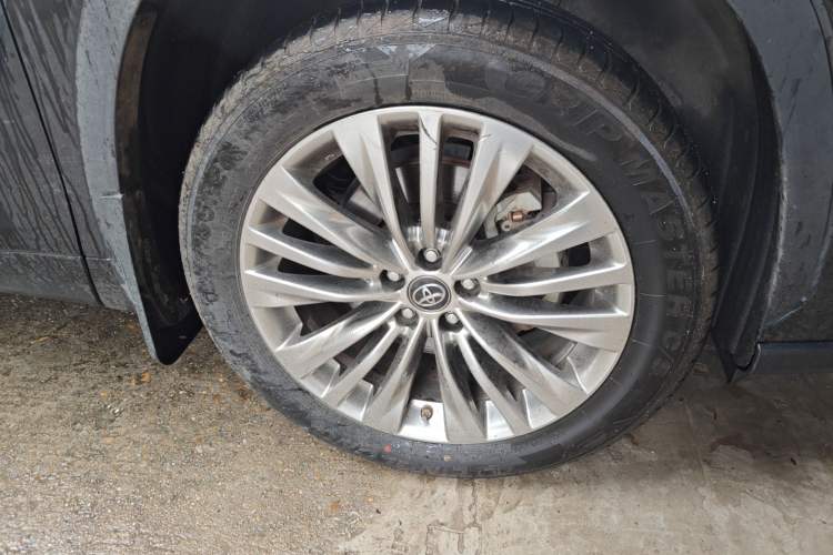 Used Toyota Highlander 2022 Dual-Engine 2.5L Four-Wheel Drive Prestige Version 7 Seats Right Front Wheel Hub