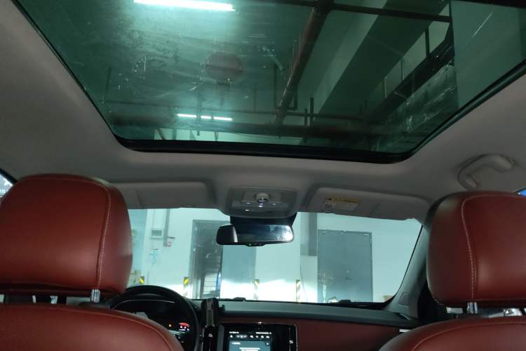 Used Roewe RX5 2016 30T Four-Wheel Drive Automatic Internet Smart Luxury Edition Headliner