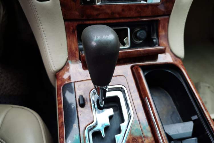 Used Toyota Crown 2006 2.5L Royal Leather Edition Gear Lever