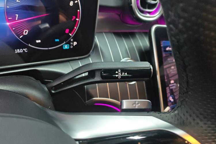 Used Mercedes-Benz C-Class 2023 Restyled C 260 L Night Edition Sports Version Gear Lever