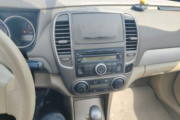 Used Nissan Sylphy 2012 Classic 1.6XE Automatic Comfort Edition Audio And AC Panel