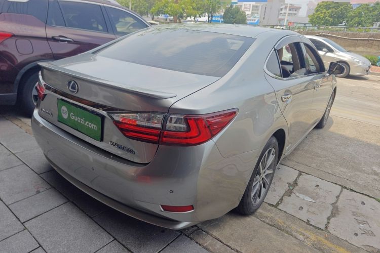 Used Lexus ES 2015 300h Comfort Edition
