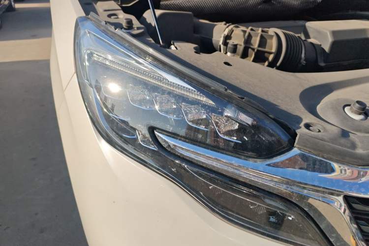 Used Buick GL8 2022 ES Landtrek 653T Flagship Model Right Front Headlight