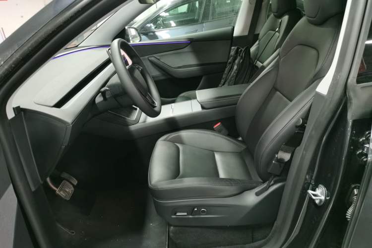 Used Tesla Model Y 2025 Rear-Wheel-Drive Version
