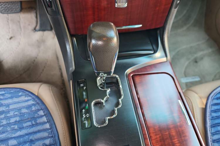 Used Toyota Crown 2010 2.5L Royal Leather Sunroof Edition Gear Lever