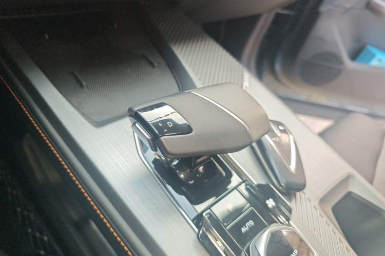 Used CHANGAN OSHAN Z6 2022 Blue Whale 1.5T DCT Smart Edition