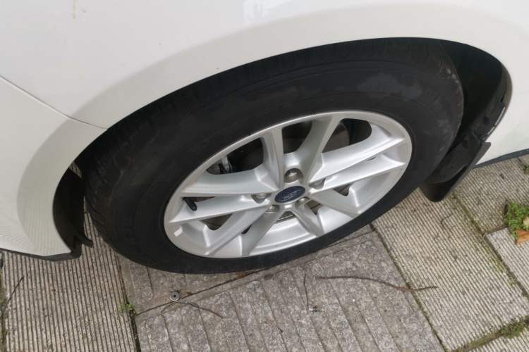 Used Ford Focus 2017 Sedan 1.6L Automatic Fashion Edition Smart Drive Version Left Front Wheel Hub