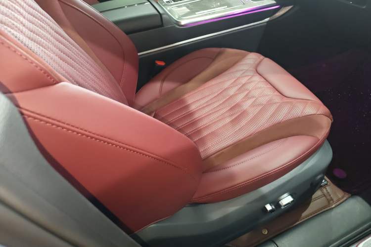 Used Hongqi HS5 2023 2.0T Four-Wheel Drive Flagship Pro Edition
