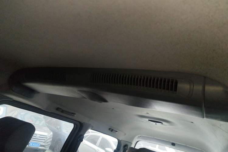 Used JAC Group Refine 2011 2.0L Shuttle Gasoline Standard Edition HFC4GA3 Headliner