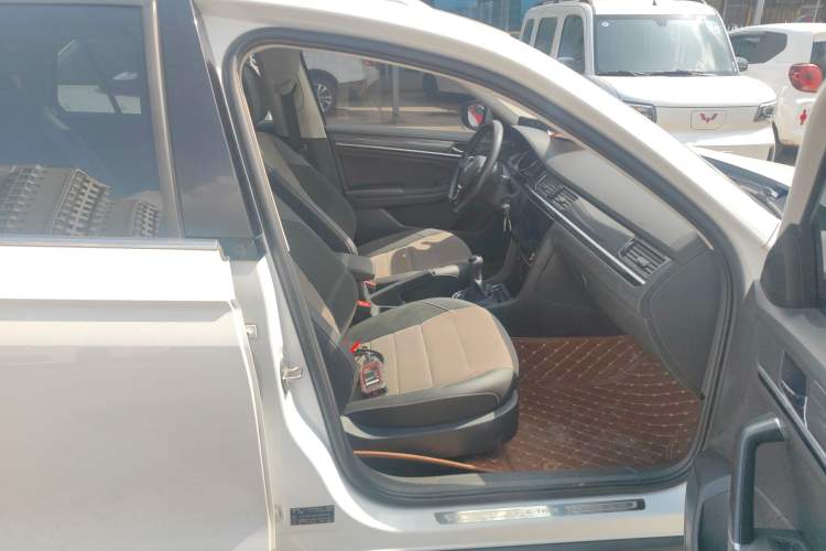 Used Volkswagen C-TREK 2018 1.5L Manual Comfort Model Right Front Seat