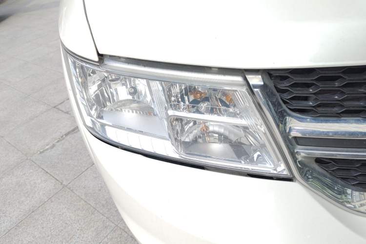 Used Dodge Journey 2013 2.4L Two-Wheel Drive Luxury Version