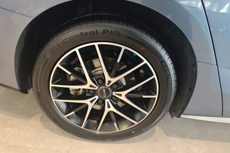 Used BYD Seal 07 DM-i 2025 Intelligent Driving Version DM-i 1.5L 125 km Prestige Edition Right Rear Wheel Hub