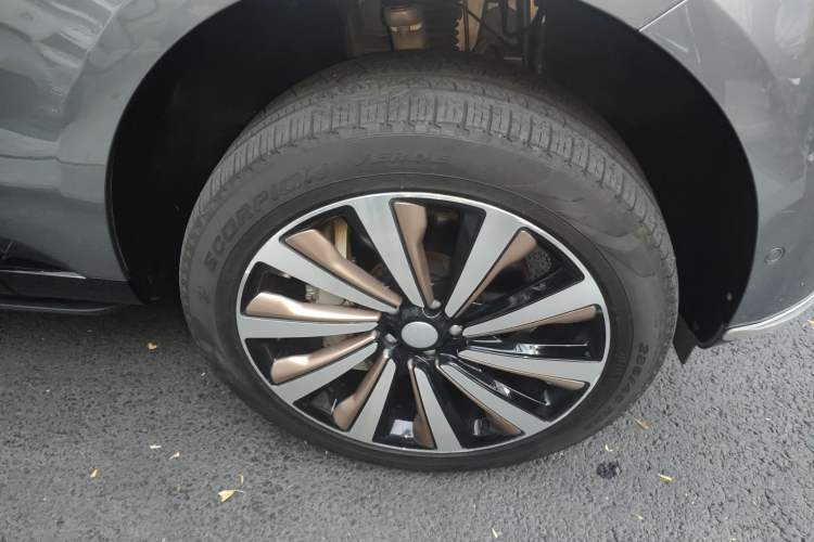 Used Land Rover Range Rover 2023 3.0 L6 400 PS Prestige Seven-Seater Extended Version