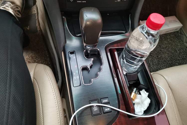 Used Toyota Crown 2011 2.5L Royal Special Edition with Leather and Sunroof