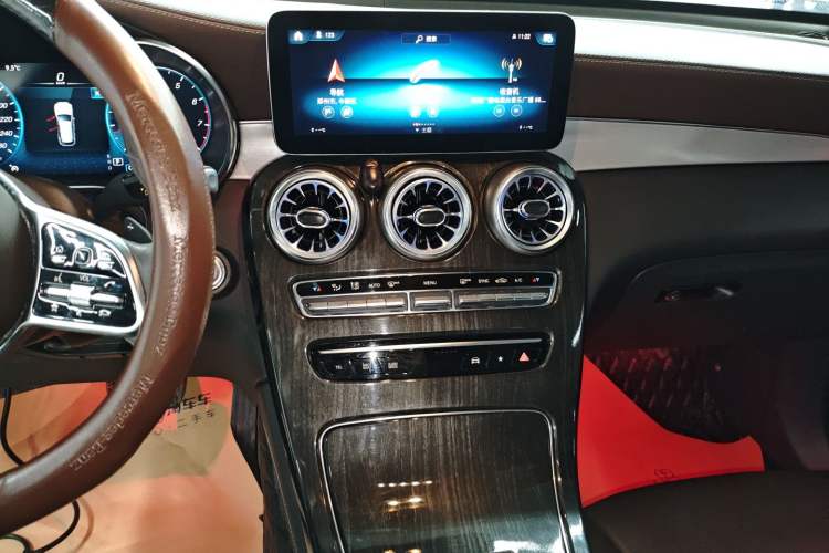 Used Mercedes-Benz GLC 2022 Facelifted GLC 260 L 4MATIC Dynamic Edition Audio And AC Panel