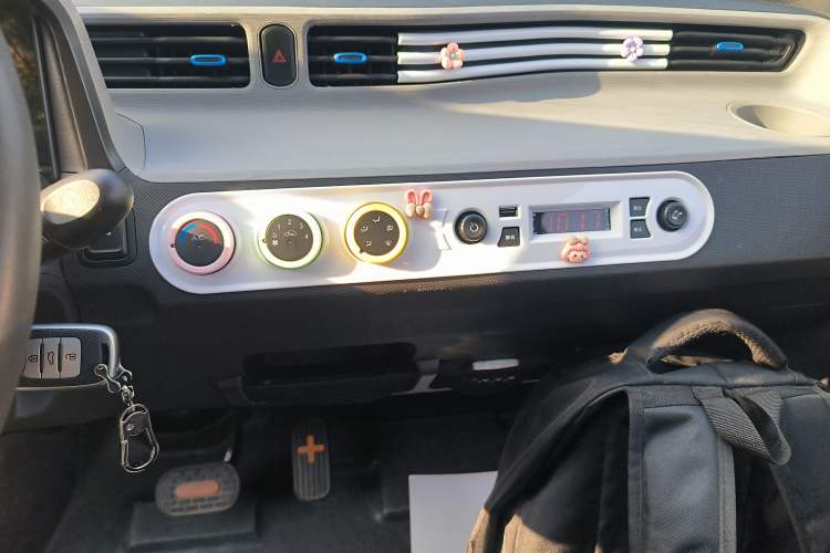 Used Wuling Hongguang MINIEV 2020 Enjoyment Model Lithium Iron Phosphate Audio And AC Panel