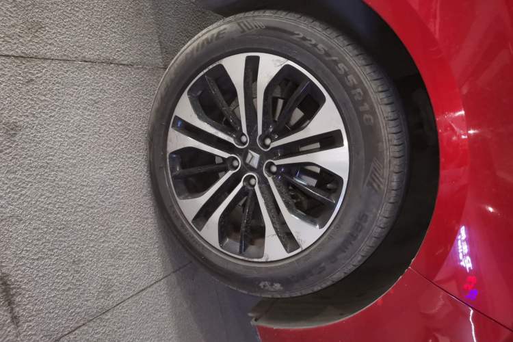 Used Baojun RC-6 2019 1.5T CVT 24-Hour Online Prestige Edition Right Front Wheel Hub