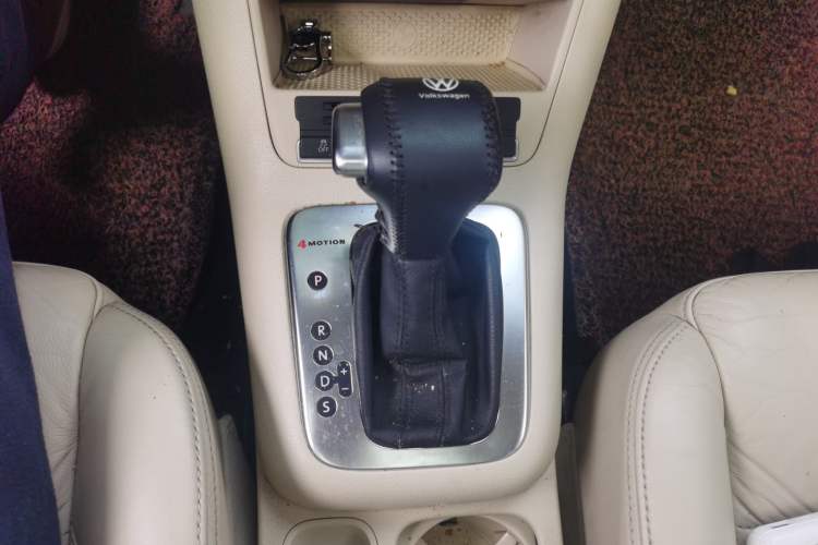 Used Volkswagen Tiguan 2010 2.0 TSI Automatic All-Wheel-Drive Elite Edition Gear Lever