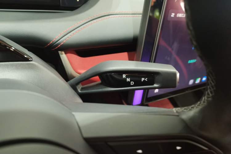 Used Xiaomi Auto SU7 2024 Four-Wheel Drive Ultra-Long Range Advanced Intelligent Driving Max Edition