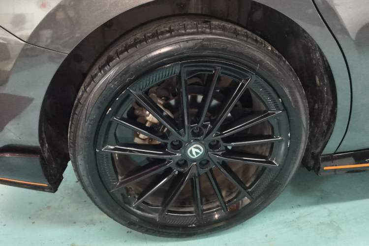 Used CHANGAN UNI-V 2022 1.5T Sport Edition Right Rear Wheel Hub