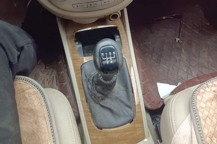 Used Buick Excelle 2015 1.5L Manual Classic Trim Gear Lever