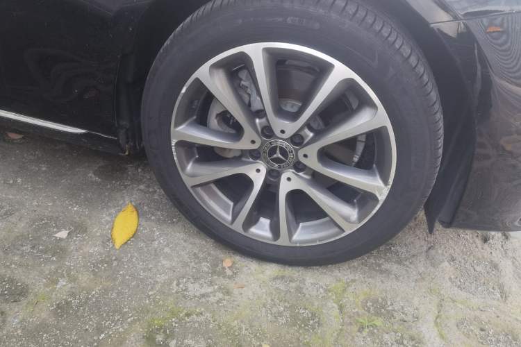 Used Mercedes-Benz E-Class 2019 E 200 L Right Front Wheel Hub