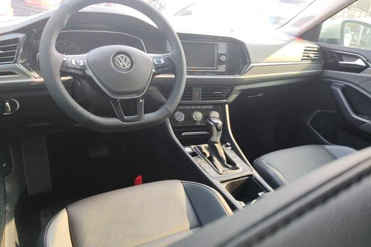 Used Volkswagen Sagitar 2020 200TSI DSG Comfort Version China VI Standard Center Console