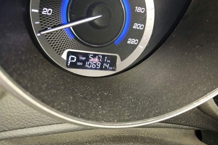 Used CHANGAN Eado 2015 1.6L Automatic Luxury Model Odometer Close Up