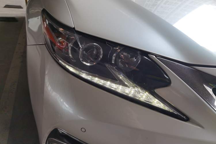 Used Lexus ES 2015 300h Comfort Edition
