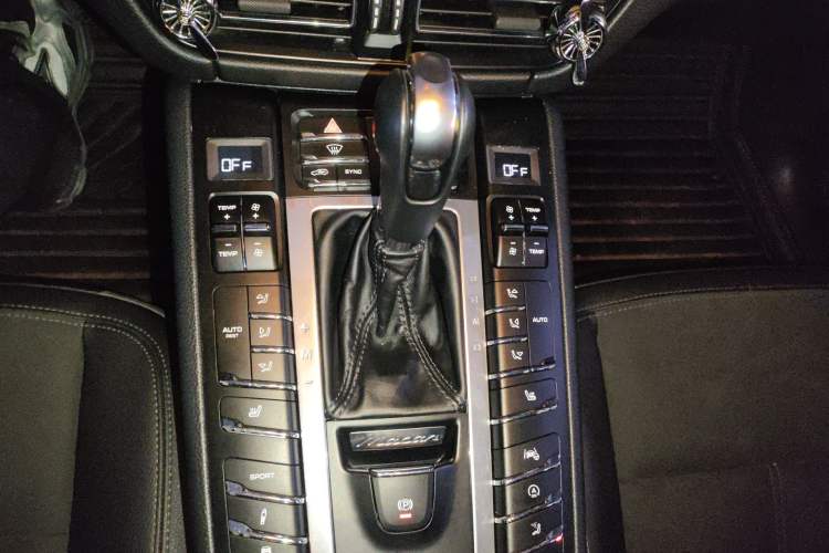 Used Porsche Macan 2018 Macan 2.0T Gear Lever