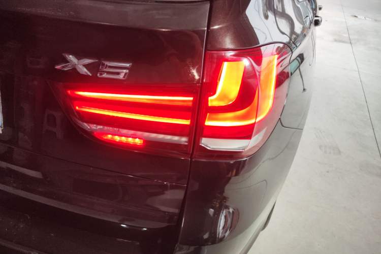 Used BMW X5 2014 xDrive35i Leading Model Exterior 3