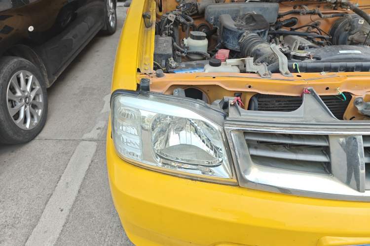 Used Nissan ZN Van 2013 2.4L Two-Wheel Drive Standard Model with 5 Seats
