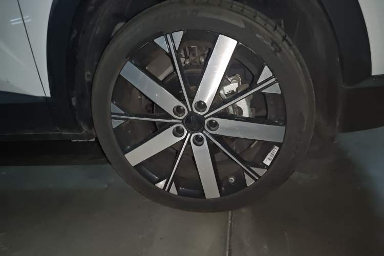 Used Geely Auto icon 2023 1.5TD Chocolate Smoothie Edition Right Front Wheel Hub