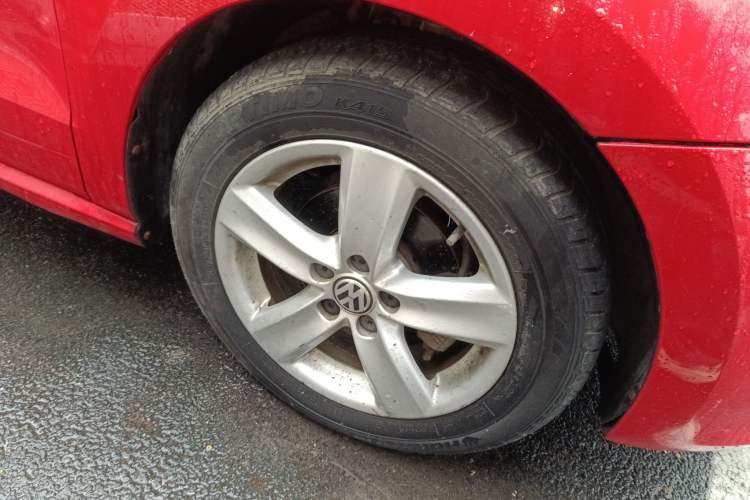 Used Volkswagen Polo 2011 1.6L Manual ZhiShang Edition Right Front Wheel Hub