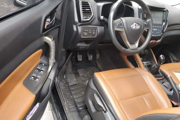 Used CHANGAN OSHAN CX70 2017 Facelifted CX70T 1.5T Manual High-Performance Edition
