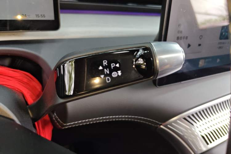 Used XPeng X9 2024 702 Ultra-Long Range Max Gear Lever