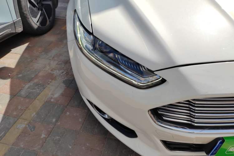 Used Ford Mondeo 2013 2.0L GTDi 200 Luxury Model Right Front Headlight