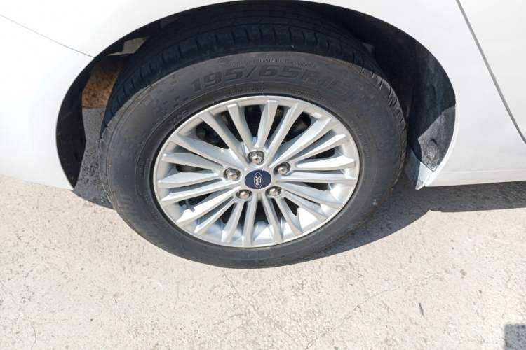 Used Ford Escort 2015 1.5L Automatic Comfort Edition Exterior 5