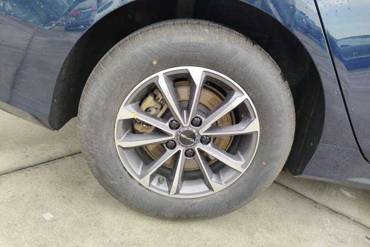 Used BYD Destroyer 05 2024 HONOR Edition DM-i 55KM Luxury Model Right Rear Wheel Hub