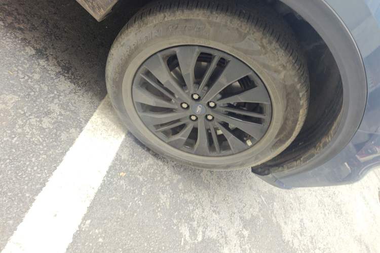 Used Ford Escape 2024 EcoBoost 245 Two-Wheel-Drive Titanium Edition Right Front Wheel Hub