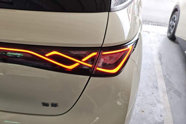 Used BYD Dolphin 2024 Honor Edition 420km Fashion Version Right Rear Taillight