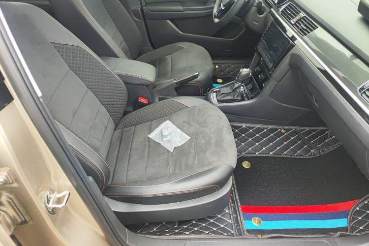 Used Volkswagen C-TREK 2018 230TSI DSG Luxury Version Right Front Seat