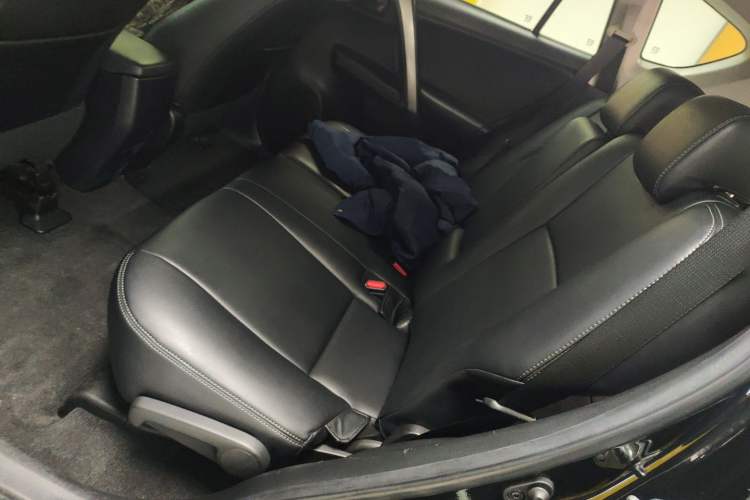 Used Toyota RAV4 2016 2.0L CVT Two-Wheel Drive Comfort Edition China V Standard