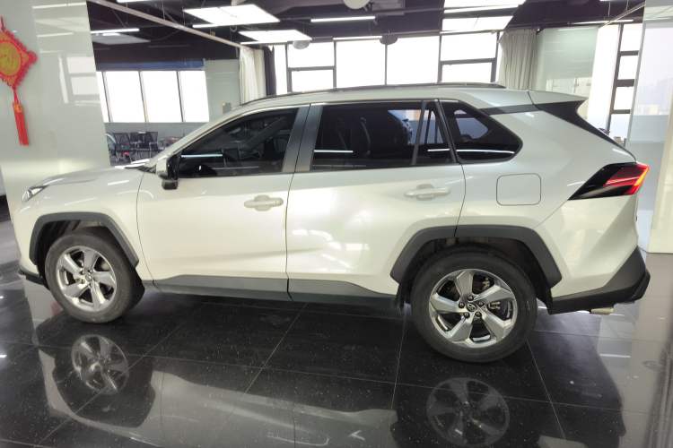 Used Toyota RAV4 2021 2.0L CVT 4x4 Trend Edition
