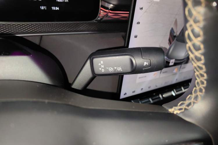 Used Zeekr 7X 2025 100 kWh Long-Range Rear-Wheel Drive with Intelligent Driving Features
